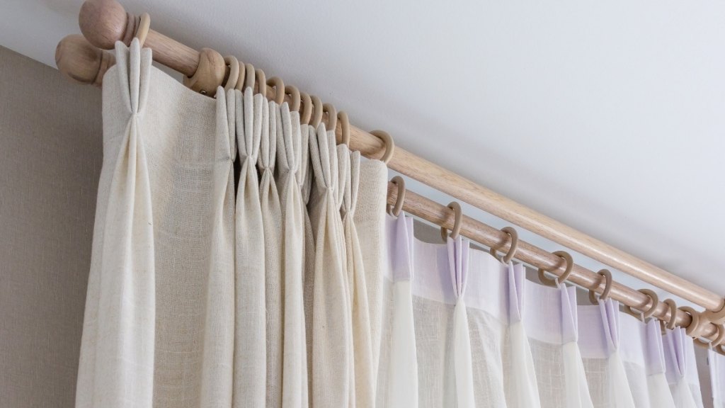 A dust-free curtain