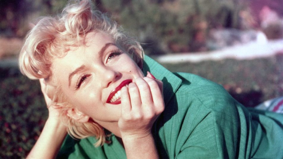 Marilyn Monroe portrait, lying down, green shirt