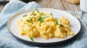 Scrambled eggs on a plate