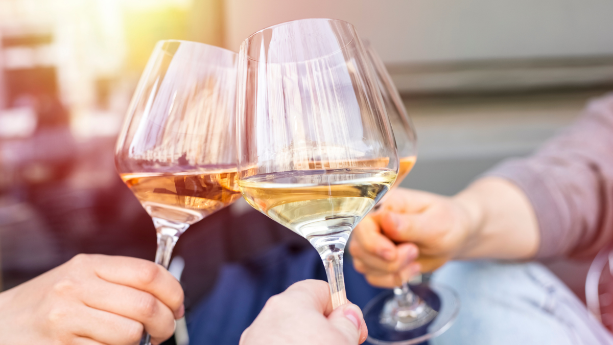Drinking Alcohol Moderately Lowers Heart Disease Risk | Woman's World