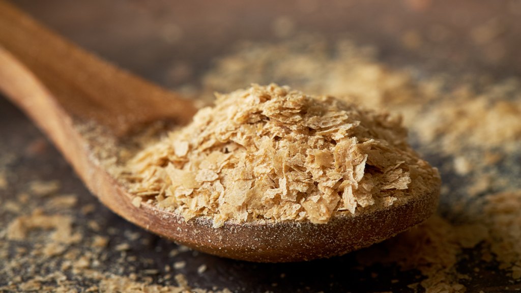 Brewer's yeast flakes