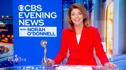 norah o'donnell behind anchor desk