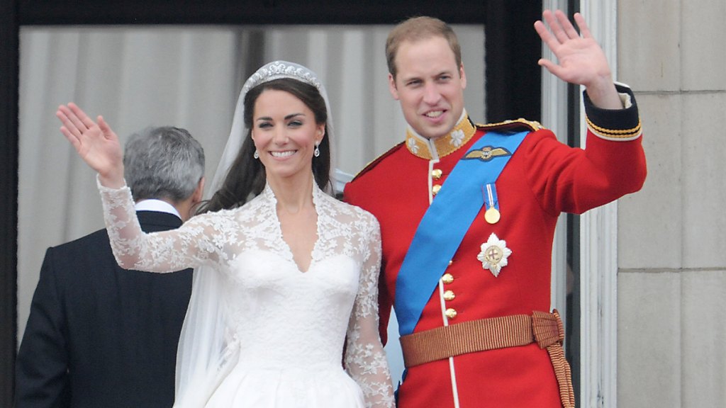 William and Kate waving to the crowd