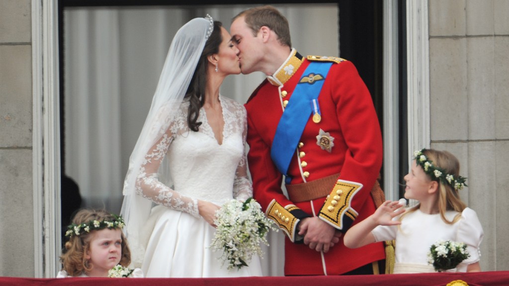 William and Kate's balcony kiss
