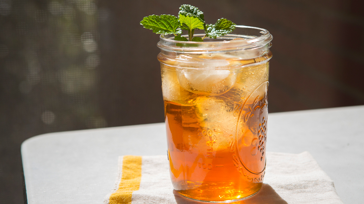 How to Make a Single Serving of Sweet Tea - Woman's World