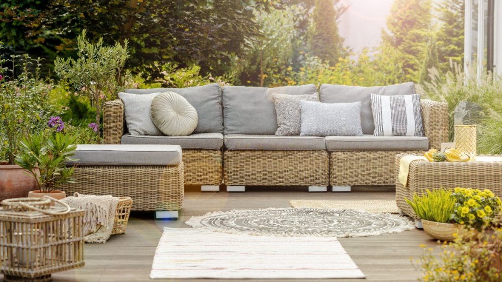 rattan chairs in backyard decorating idea