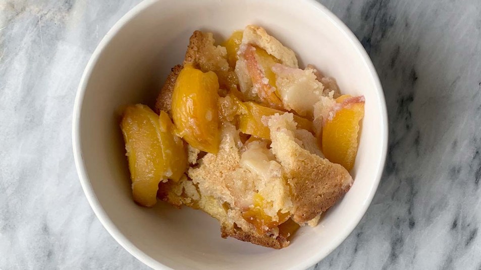 A Tasty ‘Lazy’ Peach Cobbler Recipe Worth Trying