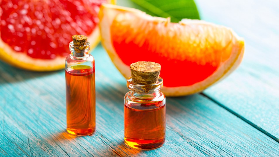Grapefruit extract_oil in a bottle