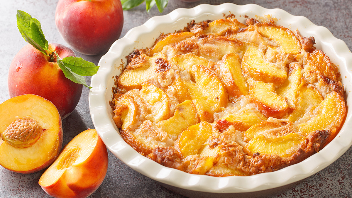 Lazy peach cobbler in a pie dish