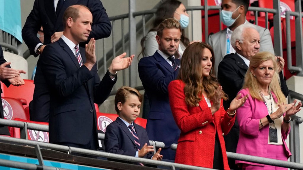Prince William and Geroge wearing matching suits