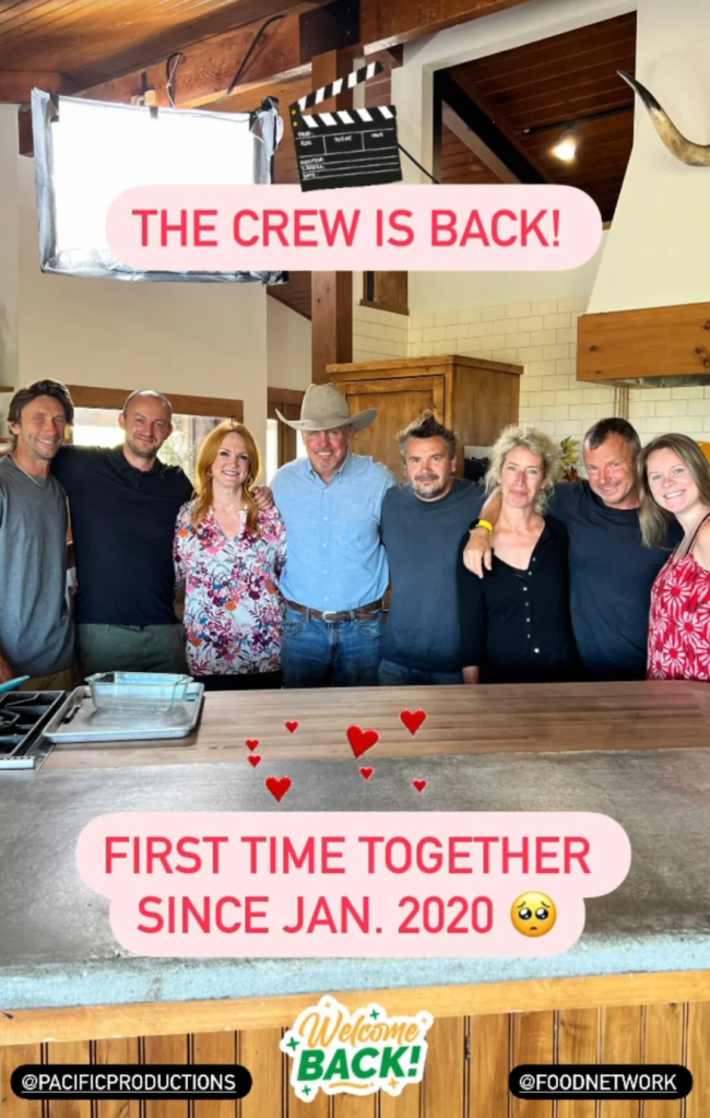 pioneer-woman-instagram-post-of-crew-reunited-on-cooking-show-set