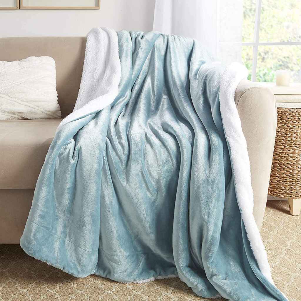amazon-genteele-sherpa-blanket-blue