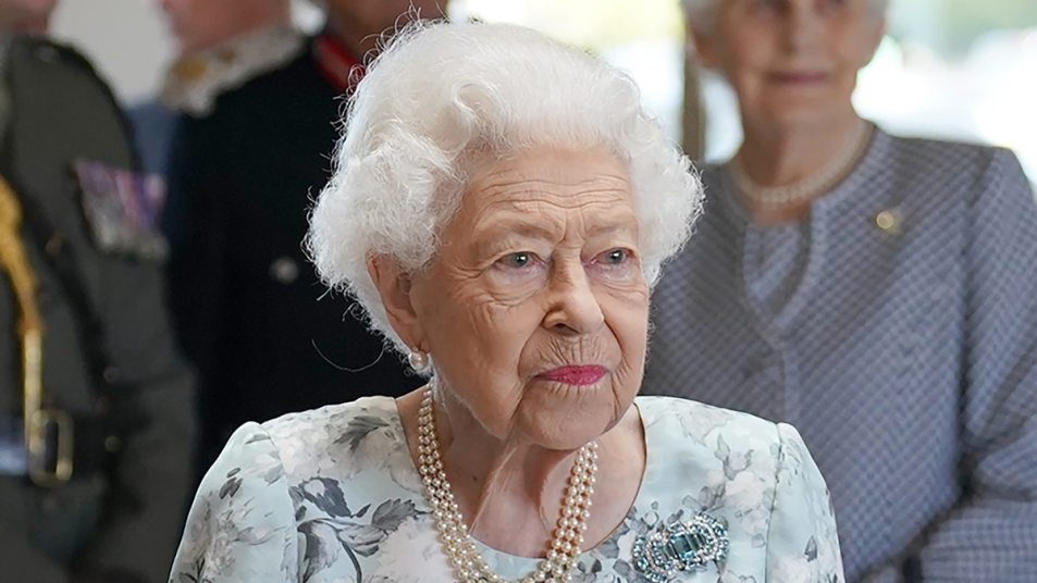 Queen Elizabeth visiting Thames Hospice in July 2022
