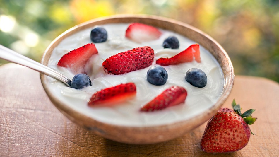 A bowl of yogurt with fruit