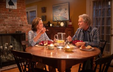 Sigourney Weaver and Kevin Kline at dinner table