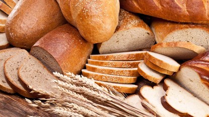 Different types of bread and bread slices