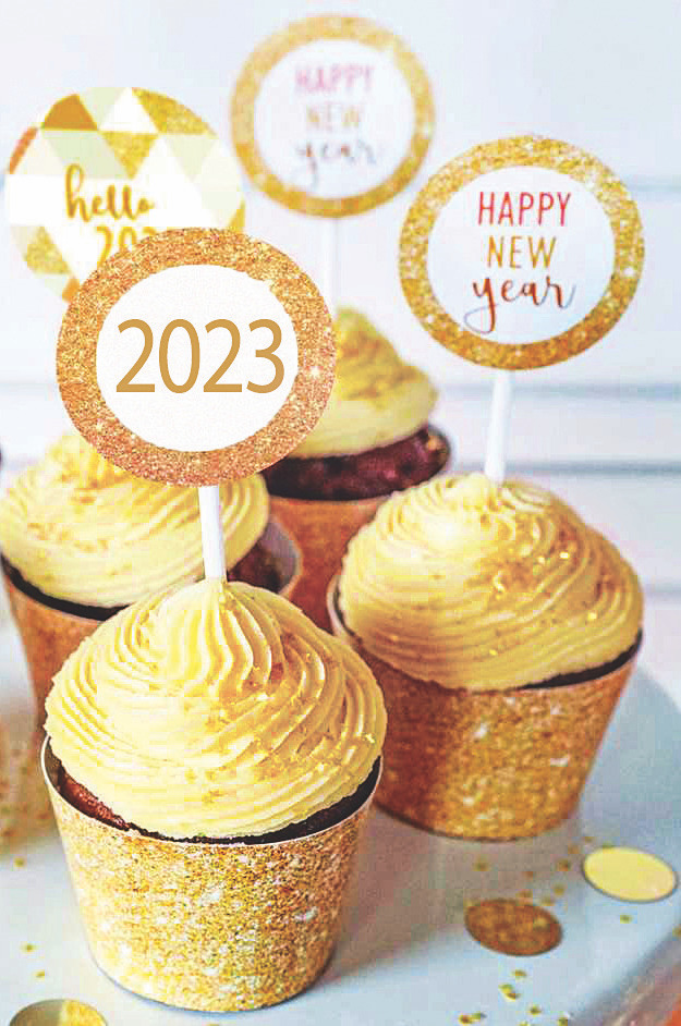 Cupcakes with New Year's decorations
