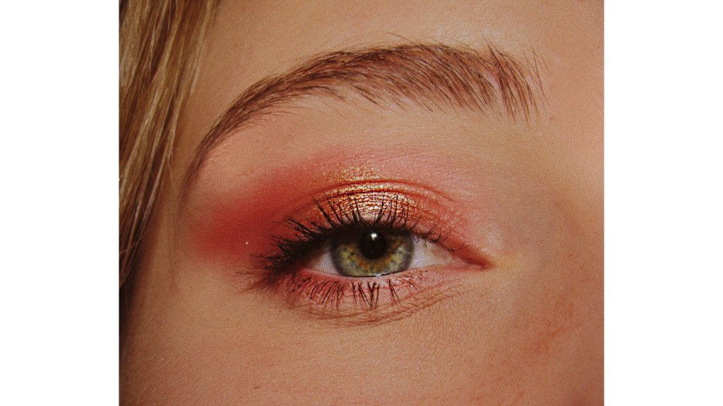 Your Guide to Holiday Glamour on a Budget