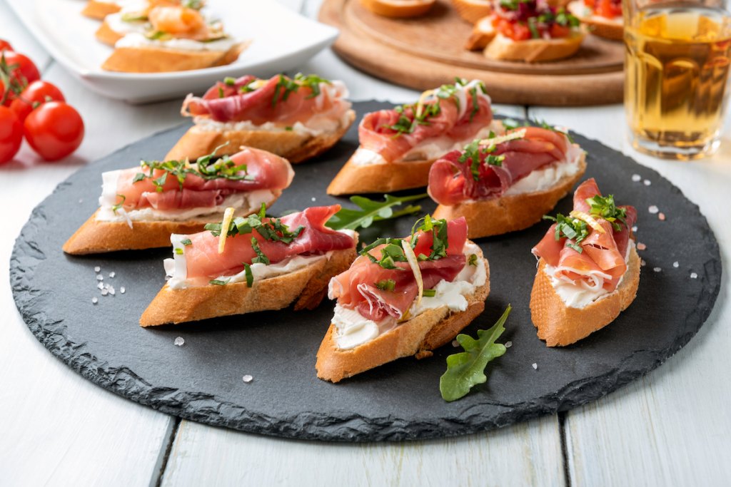 Plate of prosciutto crostinis