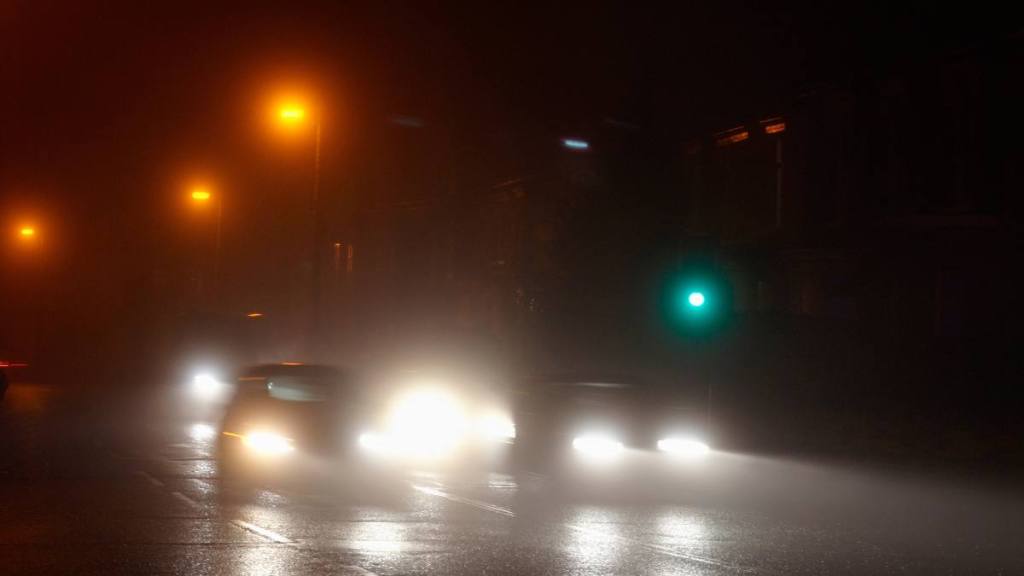 How to improve night vision: Cars at night in fog