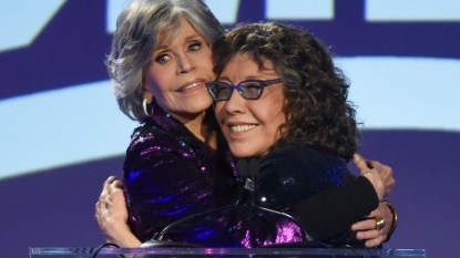 Actresses Jane Fonda and Lily Tomlin hugging