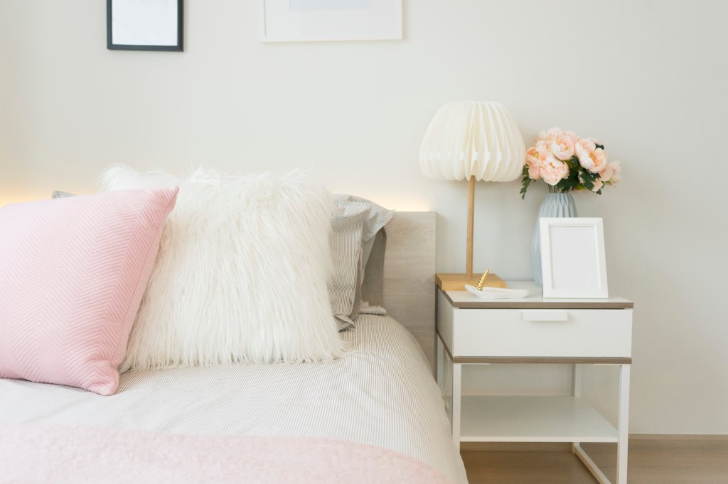 Modern,Kid’s,Bedroom,Interior,With,Decorative,Table,Lamp,And,Picture