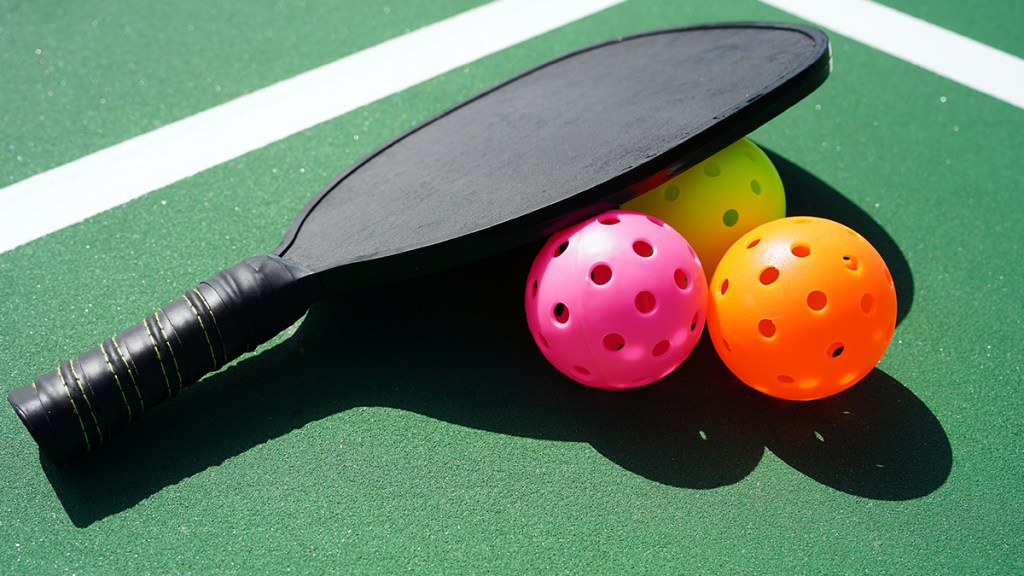 pickleball paddle and balls: Benefits of pickleball