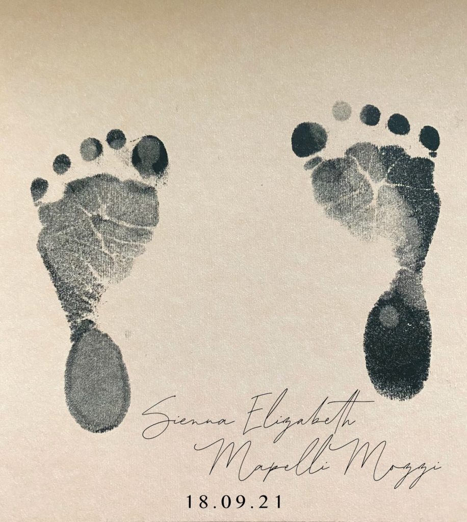 Baby footprint announcement of Sienna Elizabeth Mapelli Mozzi
