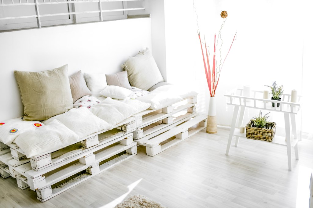 Pallet,Interior,Home,Behind