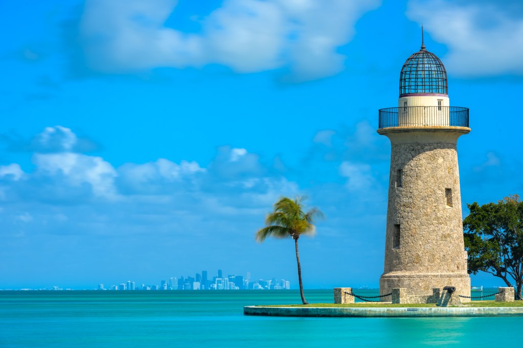 Boca,Chita,Lighthouse,And,Miami,Skyline,On,Calm,Day