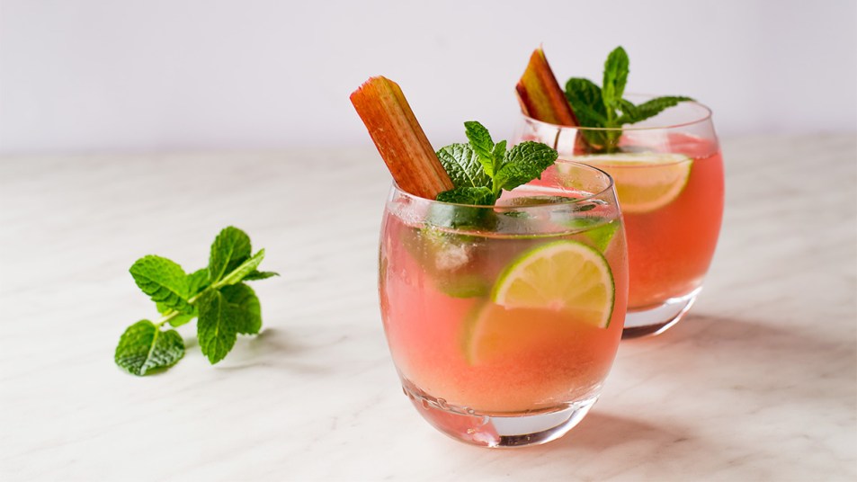 Rhubarb and mint drink
