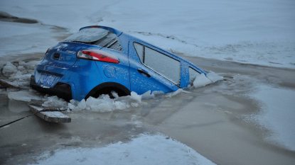 a blue car sinking into a frozen river, concept for Oliber Pereyra story