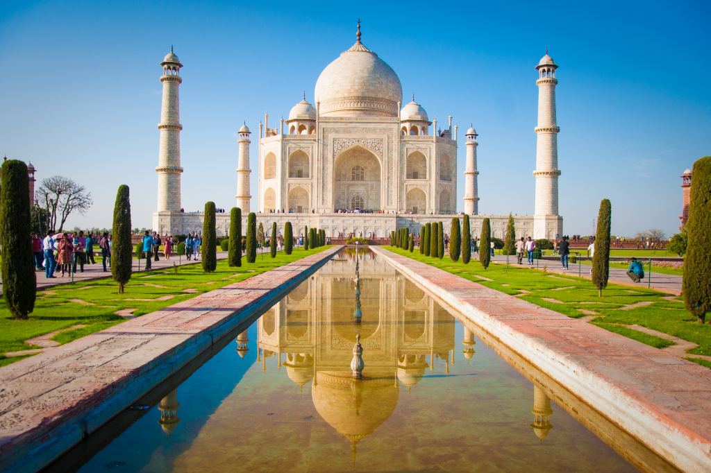 Taj,Mahal,On,A,Bright,And,Clear,Day