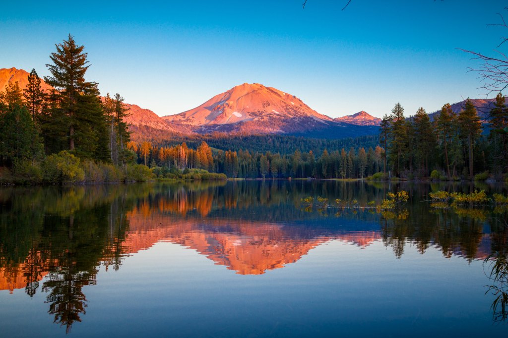 Sunset,At,Lassen,Peak,With,Reflection,On,Manzanita,Lake,,Lassen