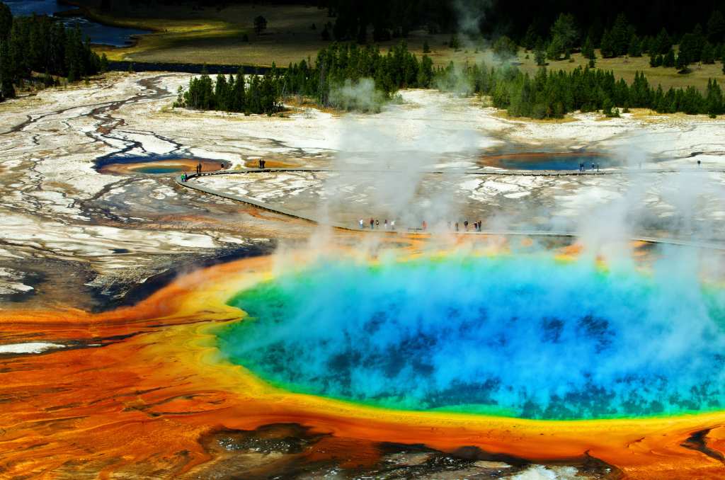 Grand,Prismatic,Pool,At,Yellowstone,National,Park,Colors