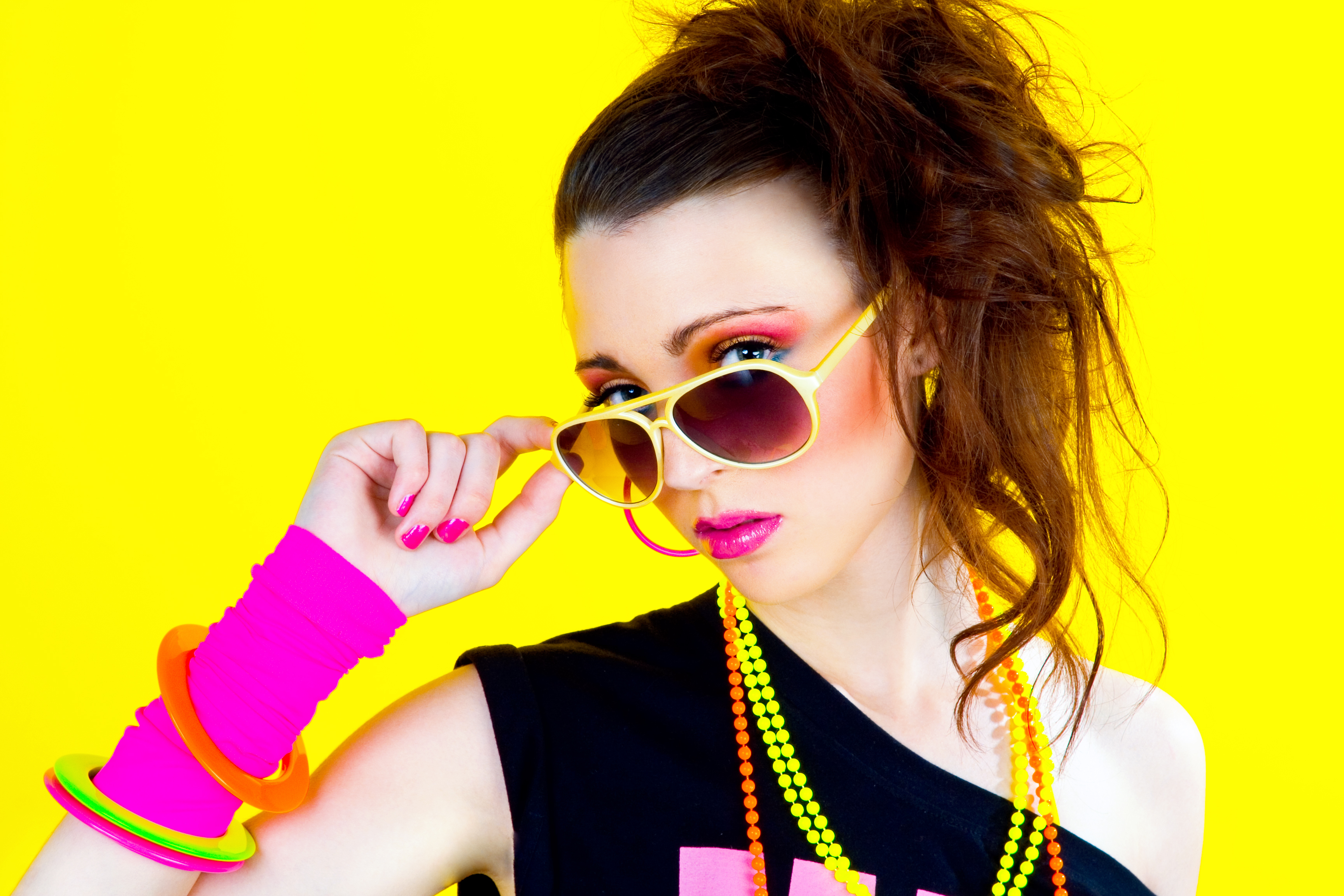 Girl in '80s outfit, '80s idioms