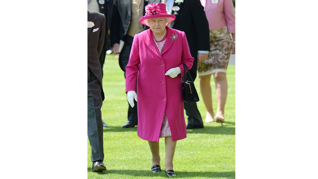 Kraliçe Elizabeth Friday Royal Ascot'a (2014) katılıyor