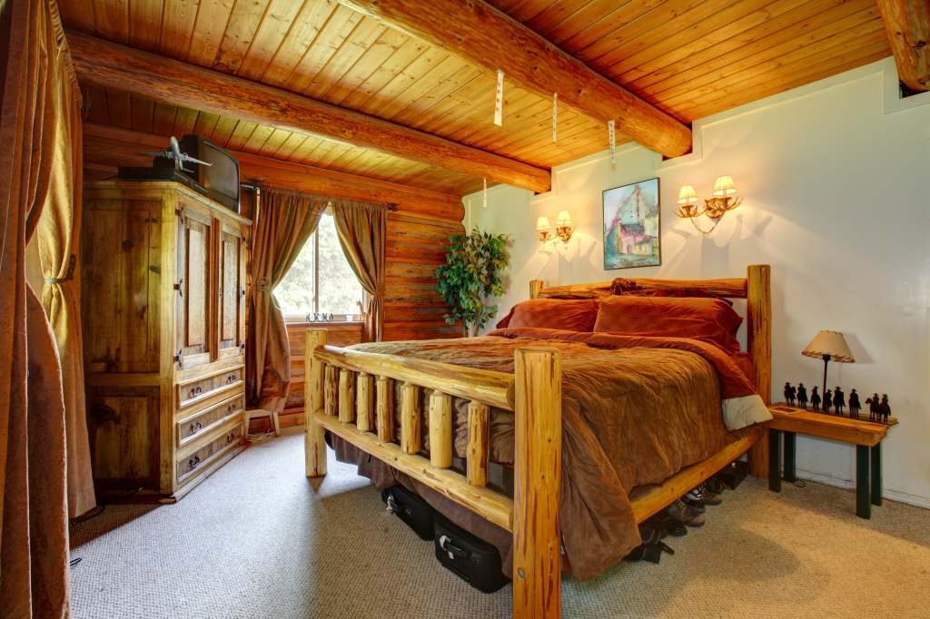 Cowboy,Western,Bedroom,Interior,With,Wood,Ceiling.