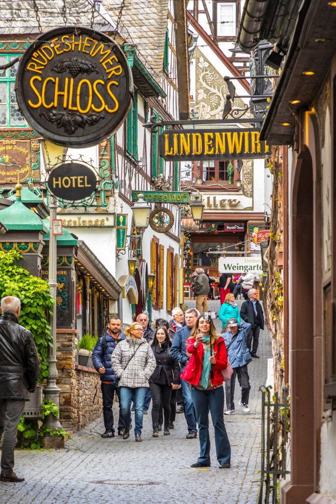 Ruedesheim,,Germany,-,Apr,26,,2017:,People,Visit,Famous,Drosselgasse