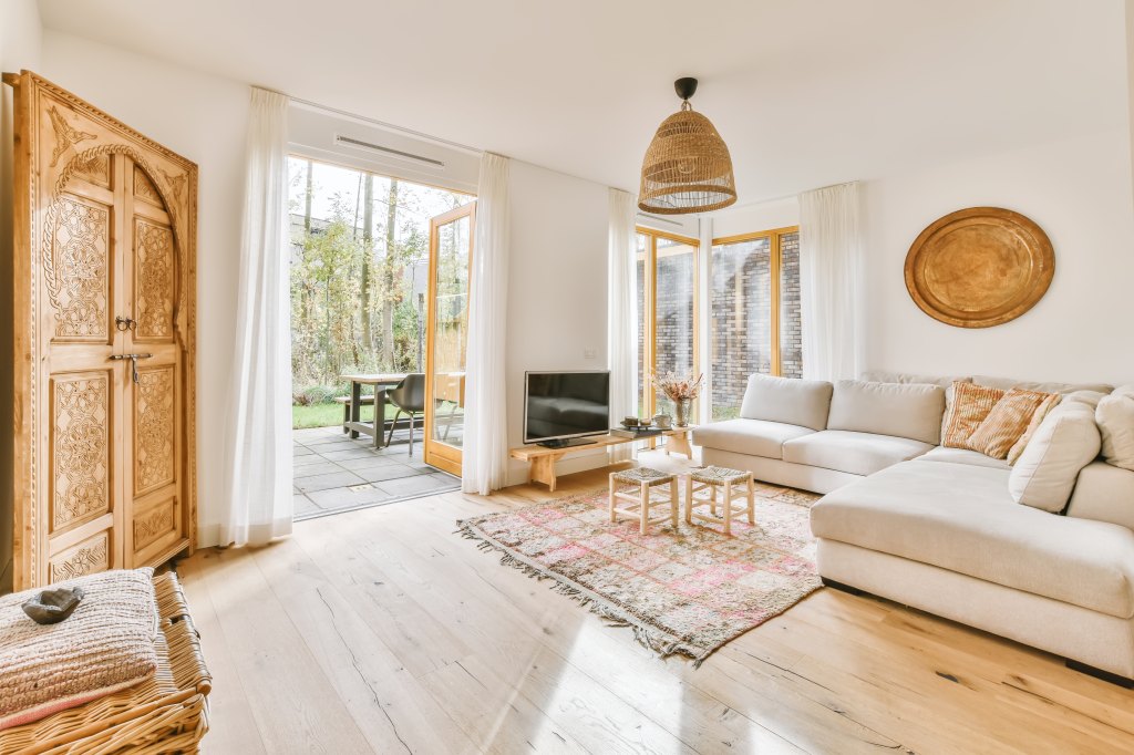 Soft,Sofa,And,Tv,Set,Located,Near,Ornamental,Oriental,Carpet