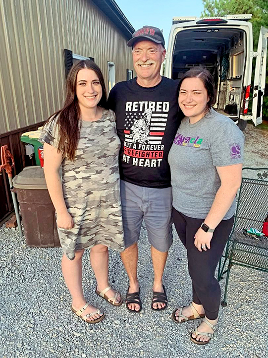 Ali (left) with her dad, Bill, and sister, Nikki
