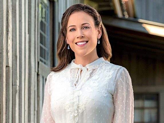 Erin Krakow as Elizabeth Thornton When Calls the Heart season 10