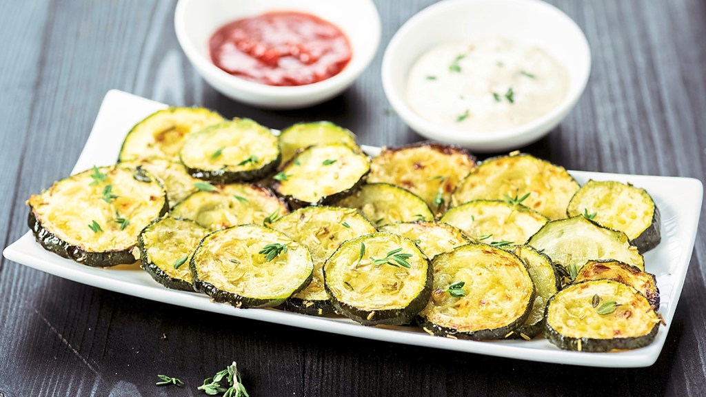 Keto zucchini chips with dip