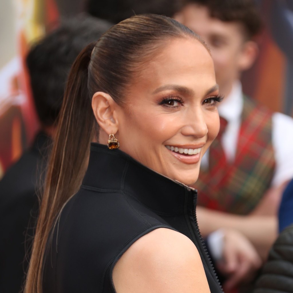 Jennifer Lopez, Leo celebrities