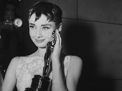 Audrey Hepburn holding the Academy Award for best actress in 'Roman Holiday', 1954