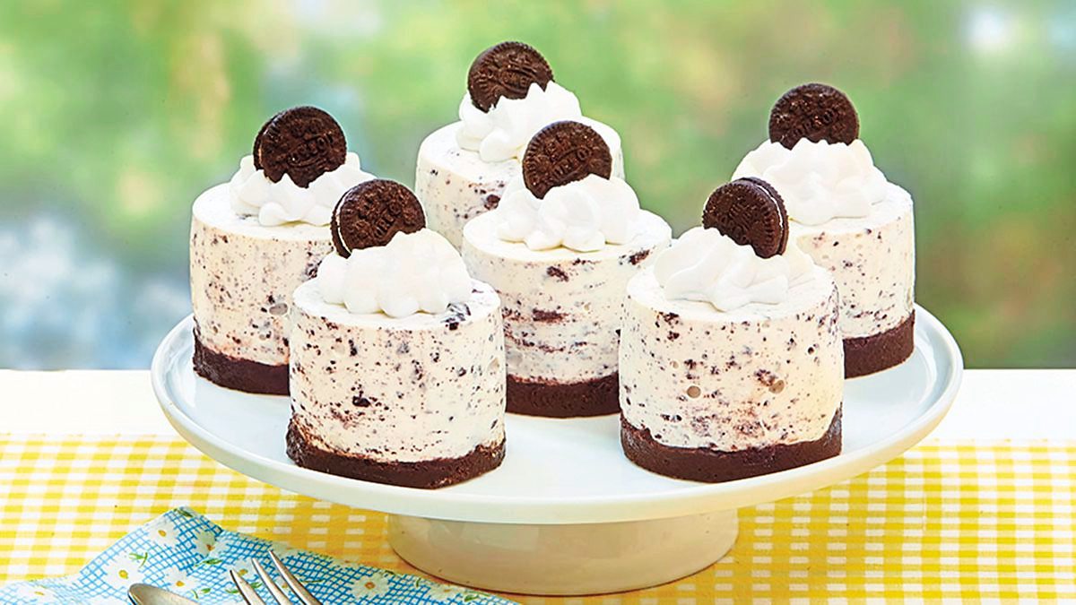 Cookies & Cream Mini Cheesecakes