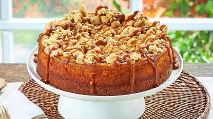Streusel Topped Caramel Cheesecake
