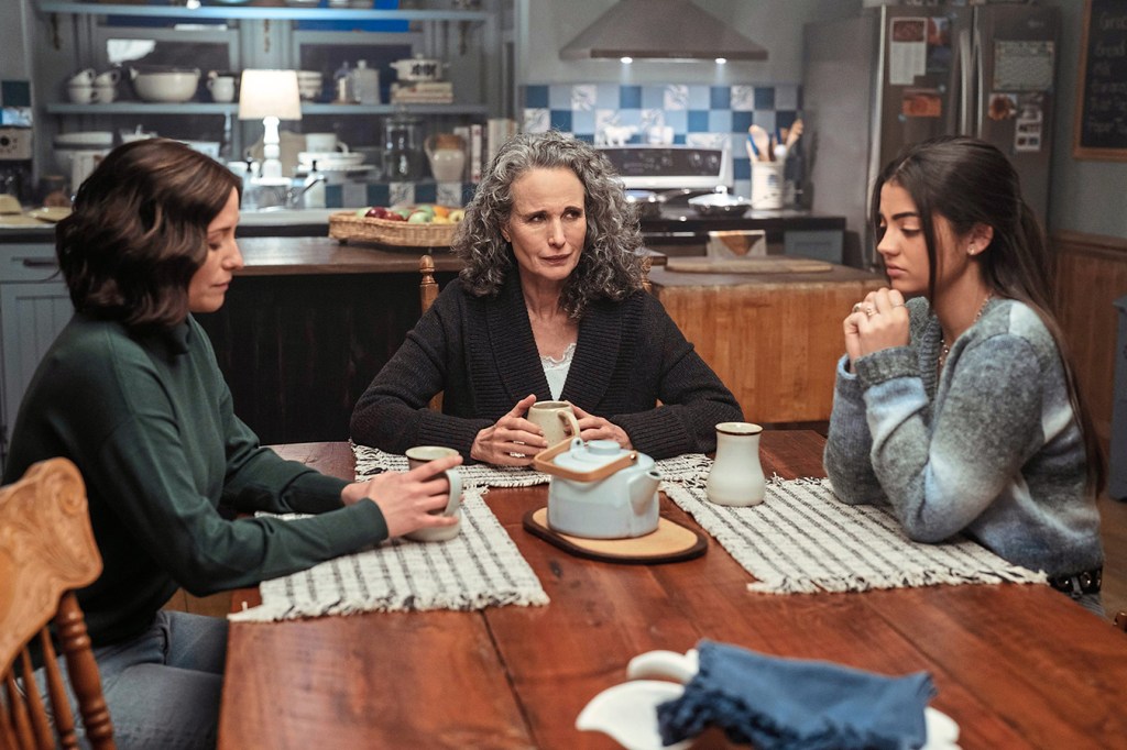 Andie MacDowell, Chyler Leigh, and Sadie Laflamme-Snow, The Way Home, S1 E09