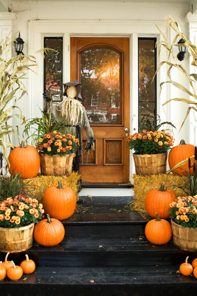 Halloween Door Idea: Classic Autumn Idea