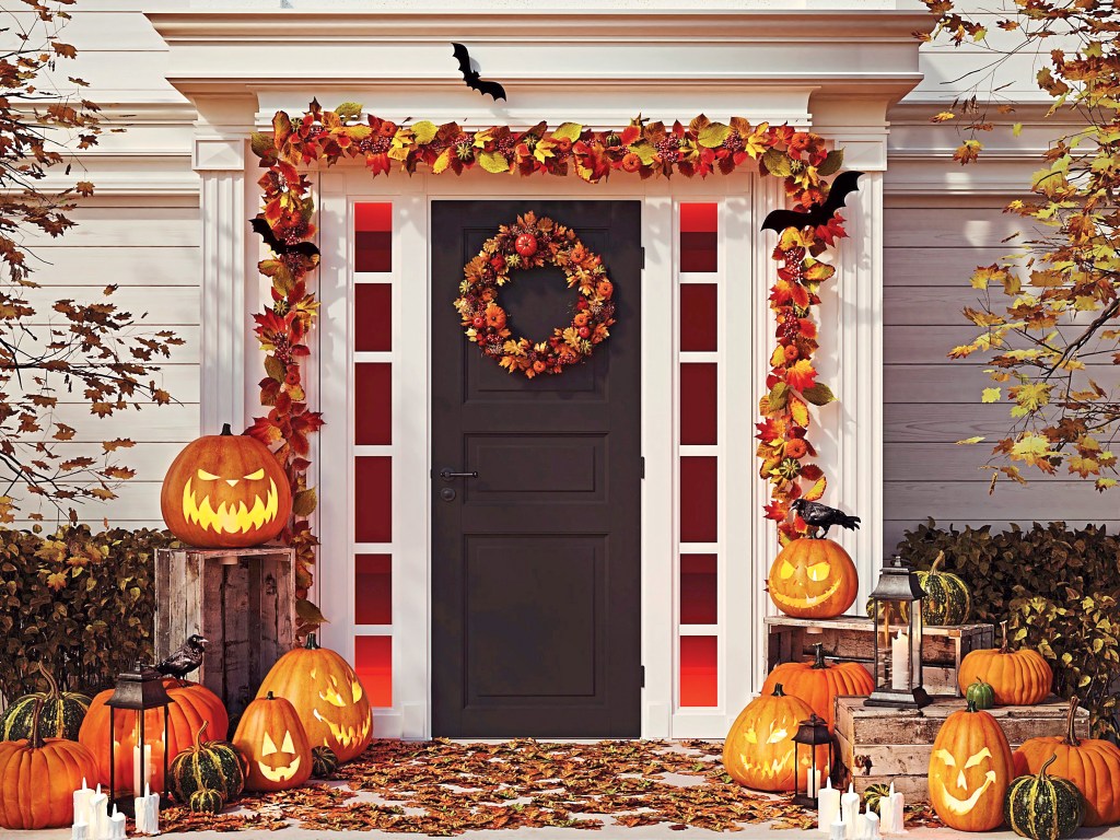 Halloween Doorway Decorating Idea: Classic Eerie yet chic door idea